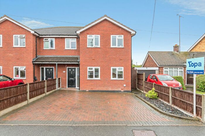 4 Bedroom Semi-Detached House For Sale In Somerset Road, Basildon, SS15