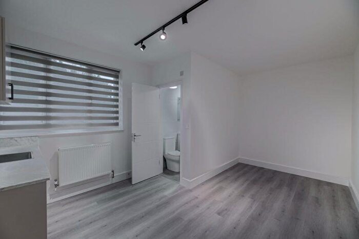 Property To Rent In Great Cambridge Road, Waltham Cross, EN8