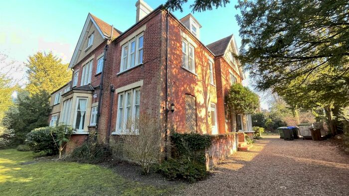 2 Bedroom Apartment To Rent In Langley Park Road, Sutton, SM2