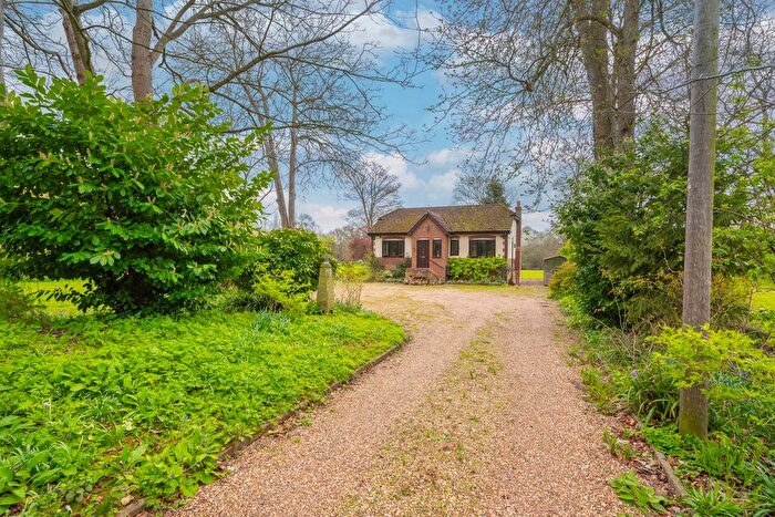 1 Bedroom Chalet For Sale In Las Palmas Estate, Shepperton, TW17