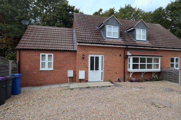 2 Bedroom Semi-Detached House To Rent In Lancaster Close, Bardney, Lincoln, LN3