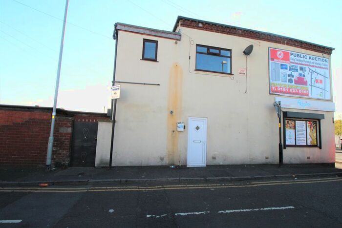 1 Bedroom Flat To Rent In Huddersfield Road, Oldham, OL4