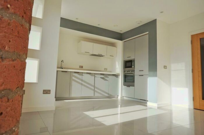 1 Bedroom Apartment To Rent In Apt . :: Ice Plant, M4