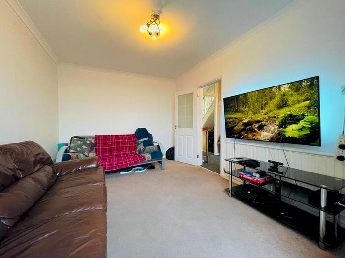 3 Bedroom End Of Terrace House To Rent In The Broadway, Loughton IG10