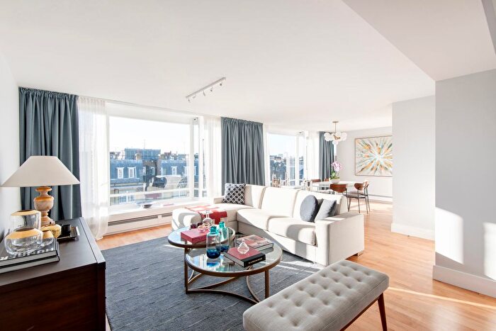 3 Bedroom Flat For Sale In Bourdon Street, Mayfair, London, W1K
