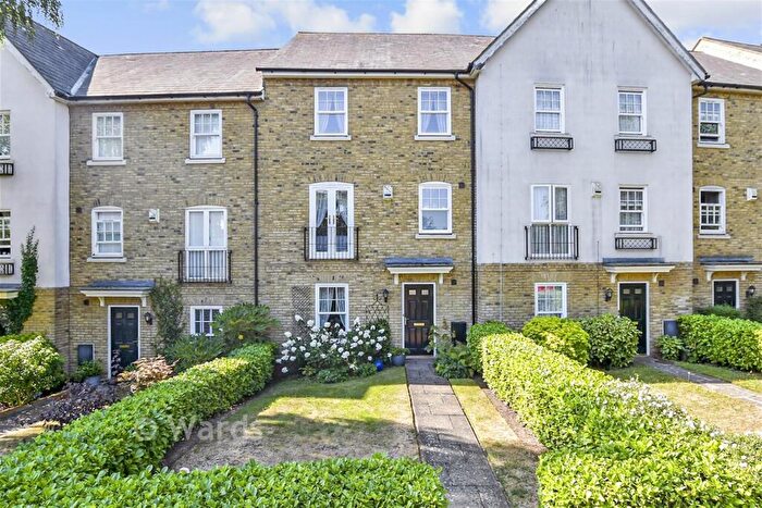 4 Bedroom Town House For Sale In Tarragon Road, Maidstone, Kent, ME16