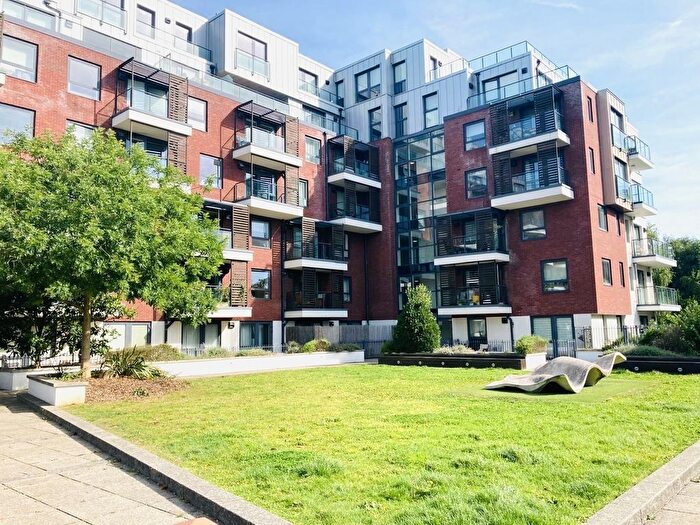 3 Bedroom Flat To Rent In Brunel Court, Green Lane, Edgware, HA8