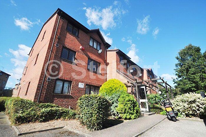 Flat To Rent In Bridge Meadows, London, SE14