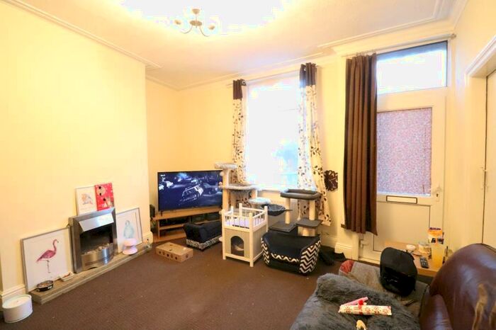2 Bedroom End Of Terrace House To Rent In Cecil Mount, Leeds, West Yorkshire, LS12