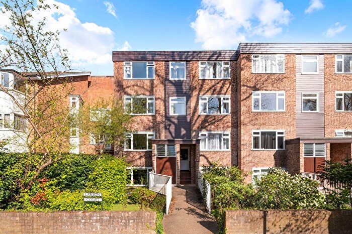 1 Bedroom Flat For Sale In Lovelace Road, Surbiton, KT6