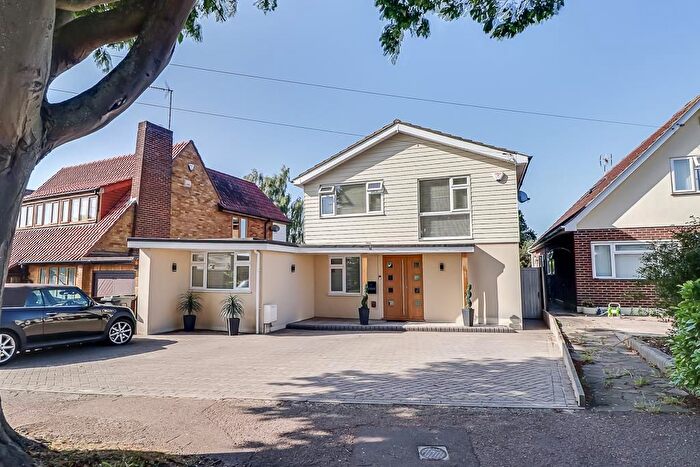 4 Bedroom Detached House For Sale In Green Lane, Leigh-On-Sea, SS9