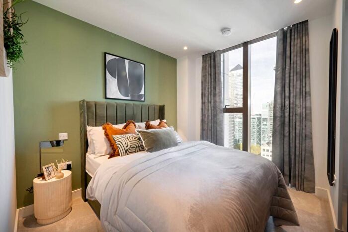 3 Bedroom Flat For Sale In South Quay Plaza, Canary Wharf, E14