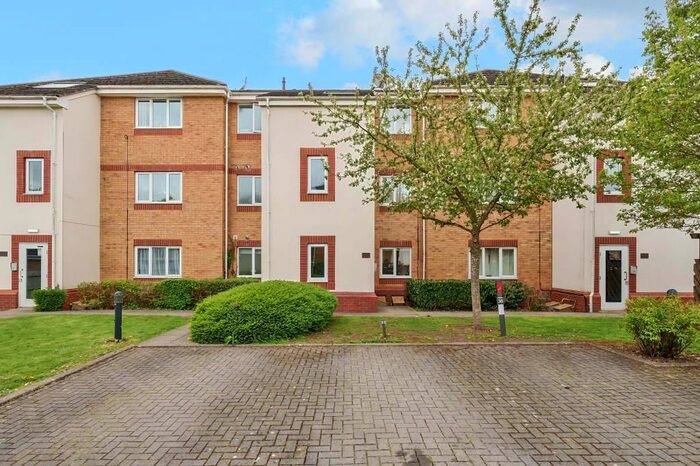 2 Bedroom Flat To Rent In Redshank Court, Thatcham, RG19