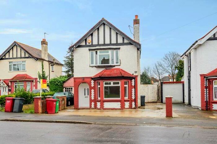 3 Bedroom Detached House To Rent In Farnham Road, Slough, SL2