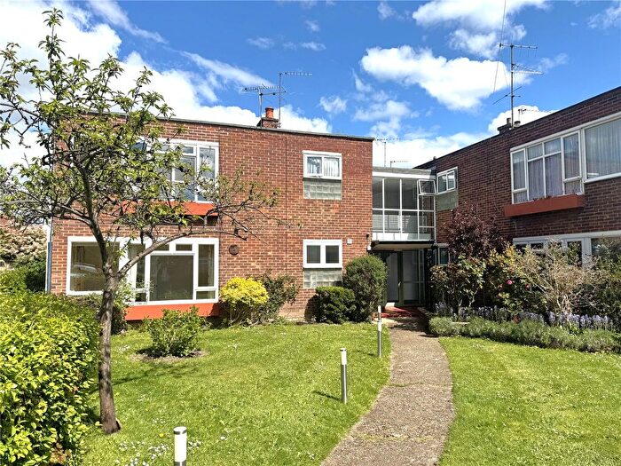 2 Bedroom Flat For Sale In Constance Road, Twickenham, TW2
