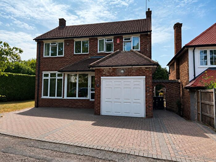 4 Bedroom Detached House To Rent In Church Road, Potters Bar, Herts, EN6