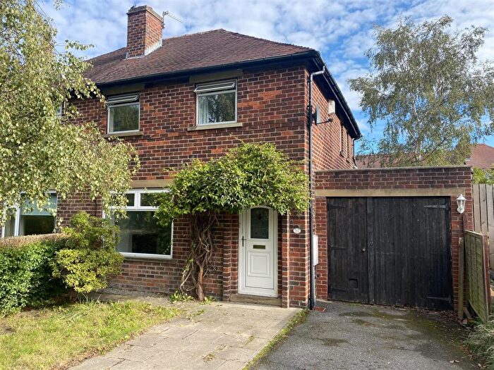 3 Bedroom Semi-Detached House For Sale In Shelley Lane, Huddersfield, HD8
