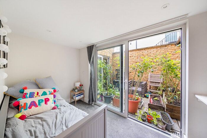 2 Bedroom Flat To Rent In Bellevue Road, London, SW17