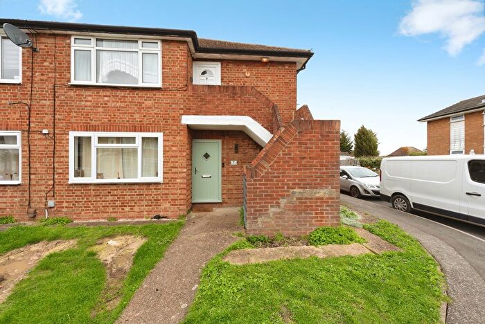 2 Bedroom Maisonette For Sale In Bisley Close, Worcester Park, KT4