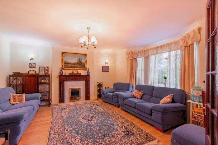 4 Bedroom Detached House To Rent In Kenton Road, Newcastle Upon Tyne, NE3