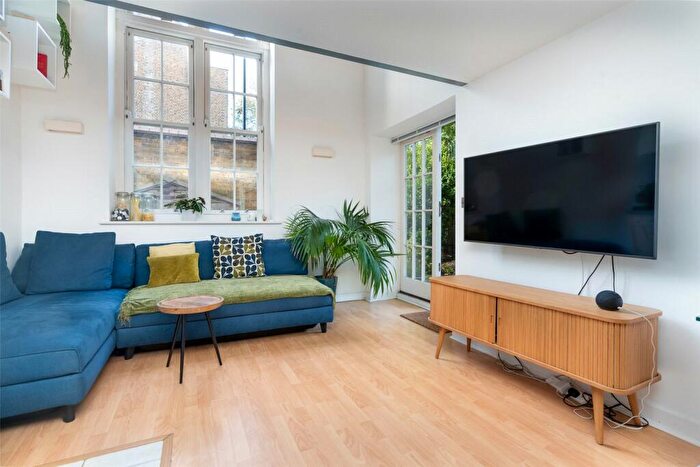 1 Bedroom Apartment To Rent In Tollington Road, London, N7