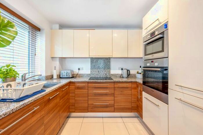 2 Bedroom Flat To Rent In Howard Road, Stanmore, HA7