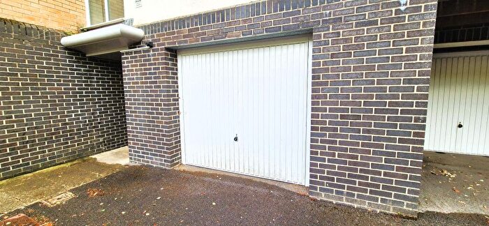 2 Bedroom Apartment To Rent In Hill Lane, Southampton, SO15
