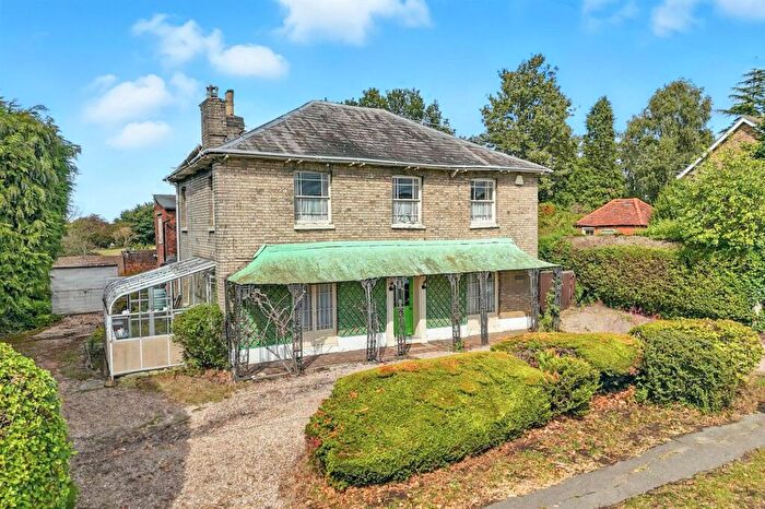 4 Bedroom Detached House For Sale In Roman Road, Mountnessing, CM15