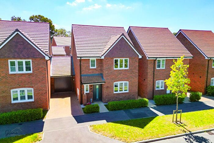 3 Bedroom Detached House For Sale In Longhurst Avenue, Cranleigh, GU6