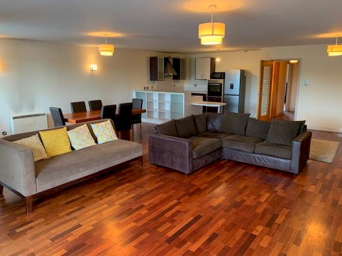 2 Bedroom Flat To Rent In Henke Court, Cardiff, CF10