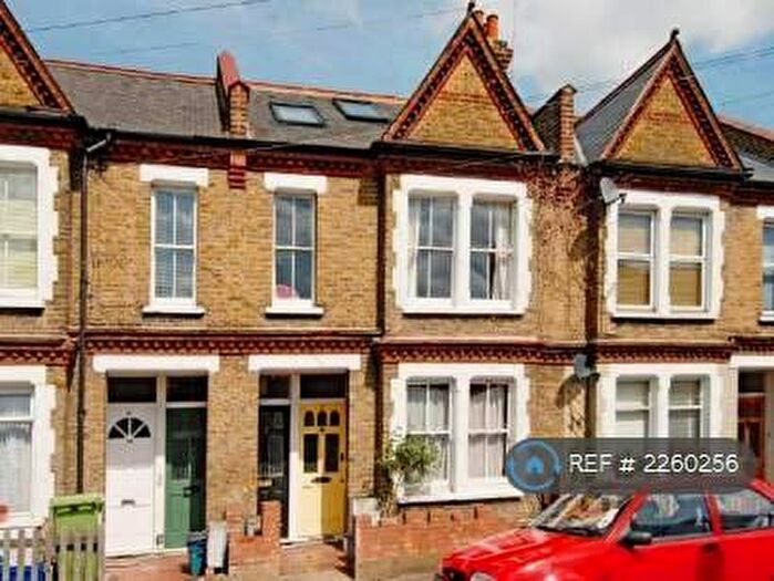 3 Bedroom Maisonette To Rent In Aylesbury Road, London, SE17