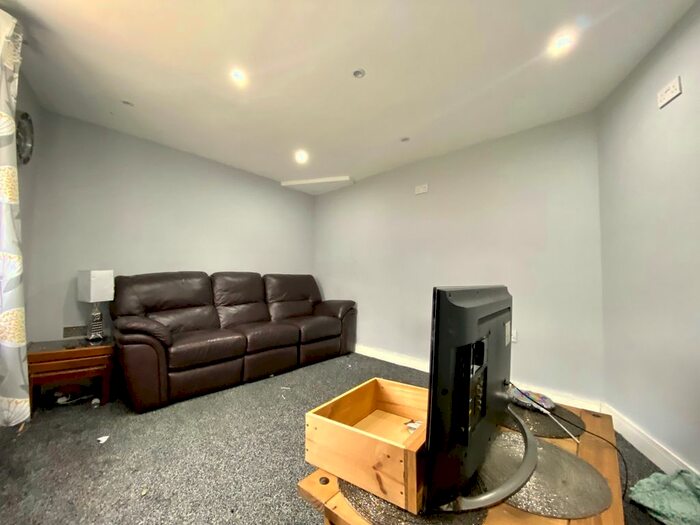 2 Bedroom Bungalow To Rent In Broadgate, Almondbury, Huddersfield, HD5