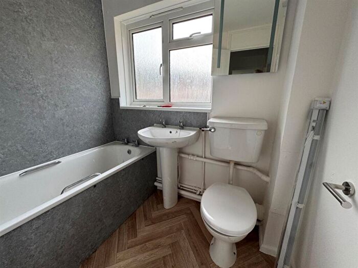 1 Bedroom Flat To Rent In Broadwey Close, Weymouth, DT3