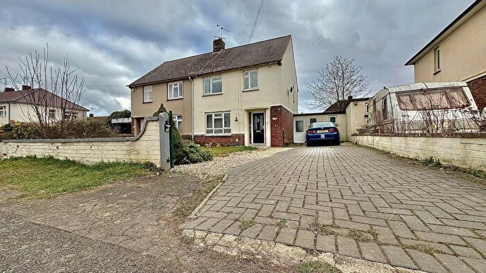 3 Bedroom Semi-Detached House To Rent In Denton Close, Rushden, NN10