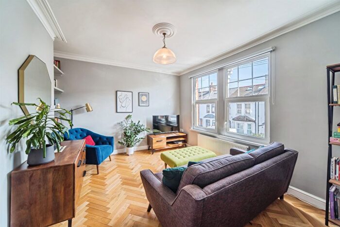 2 Bedroom Flat For Sale In Francis Road, Watford, WD18