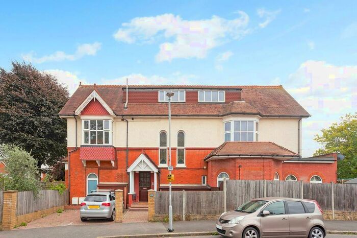 2 Bedroom Flat To Rent In Avens House, Egmont Road, KT6