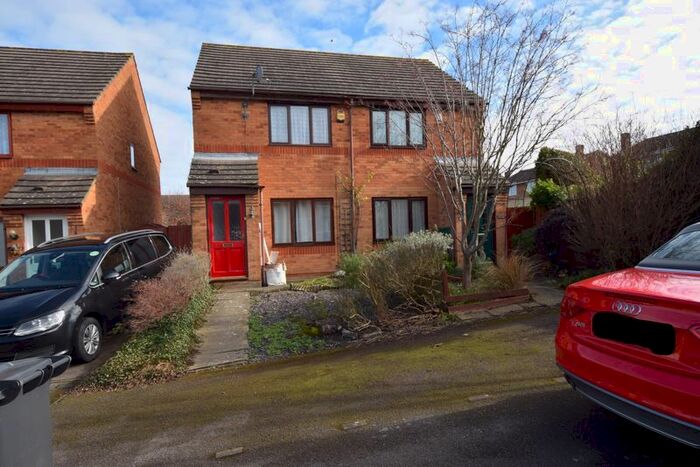 2 Bedroom Terraced House To Rent In Dale Close, Dunstable LU5