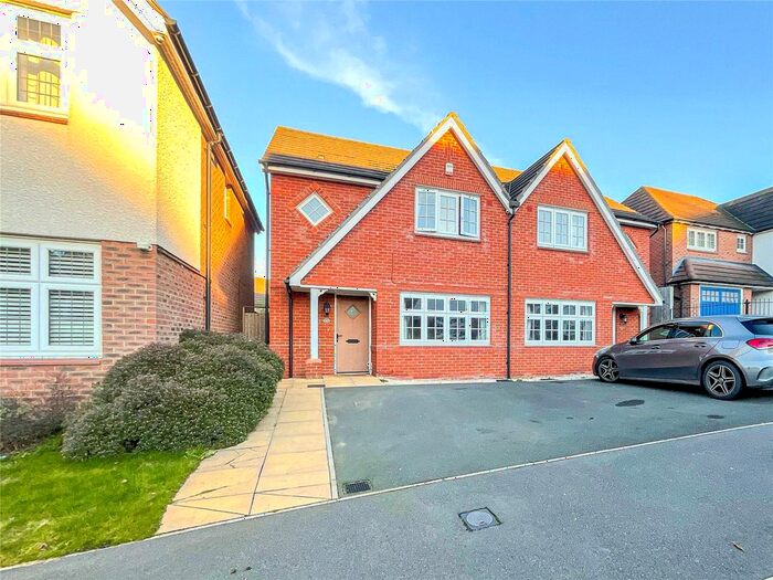 3 Bedroom Semi-Detached House To Rent In Wensleydale, Wilnecote, Tamworth, Staffordshire, B77