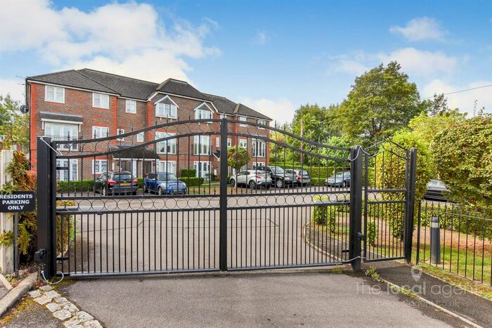 2 Bedroom Flat To Rent In Ruxley Lane, West Ewell, Epsom, KT19