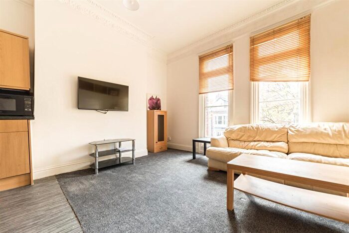 5 Bedroom Apartment To Rent In £pppw - Otterburn Villas, Jesmond, NE2