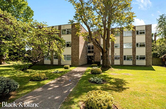 2 Bedroom Flat For Sale In Silverwood Close, Beckenham, BR3