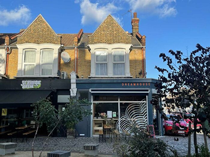 2 Bedroom Flat To Rent In Francis Road, Leyton, E10