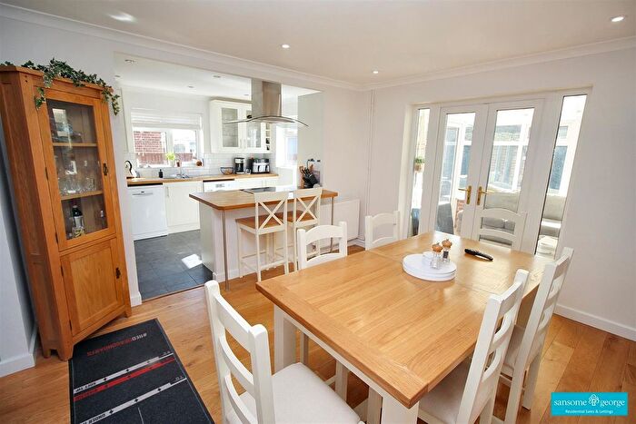 4 Bedroom Detached House For Sale In Apple Close, Tilehurst, Reading, RG31
