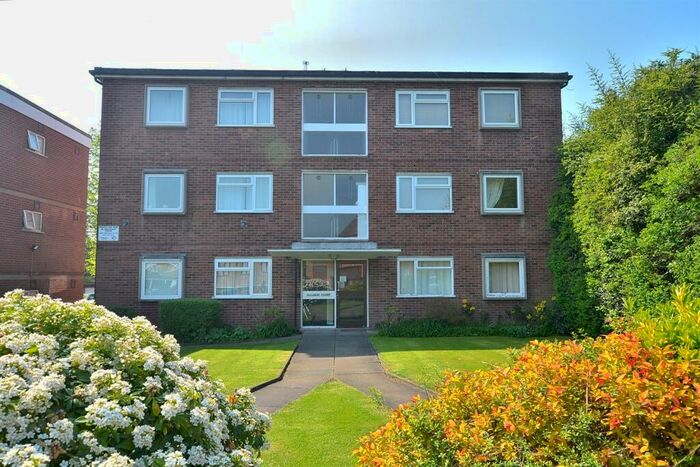 2 Bedroom Apartment To Rent In Ollards Court, Ollards Grove, Loughton, IG10