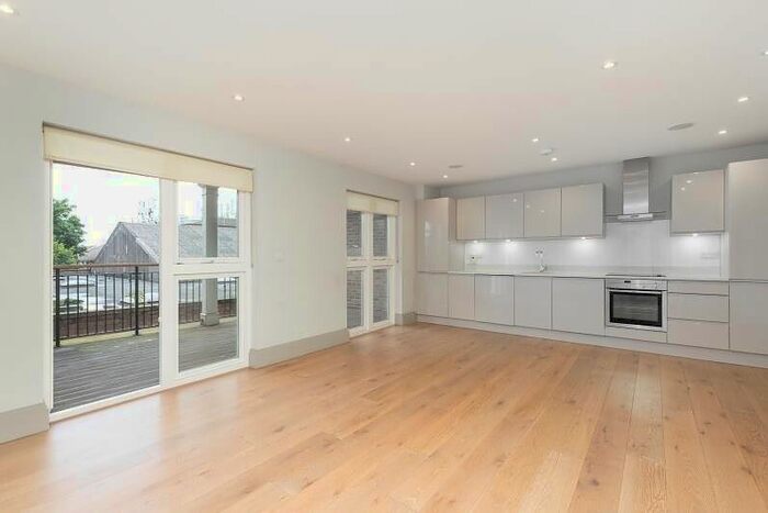 2 Bedroom Flat To Rent In Morden Road, London, SW19