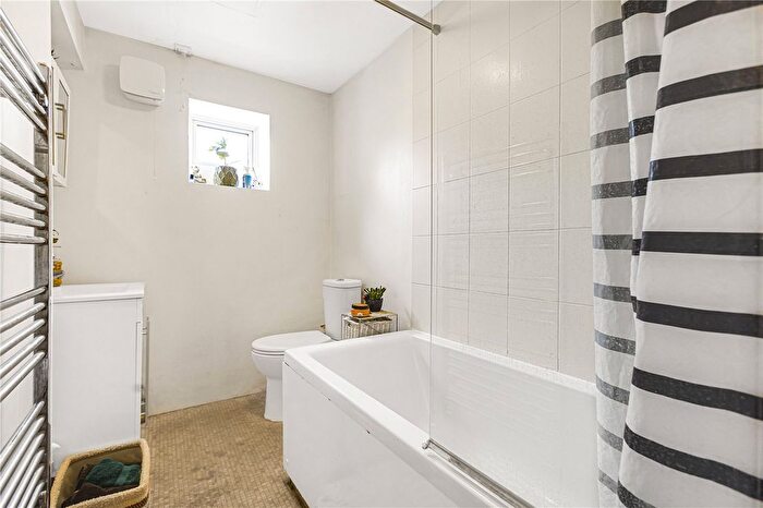 3 Bedroom End Of Terrace House For Sale In Arnold Road, Oxford, Oxfordshire, OX4