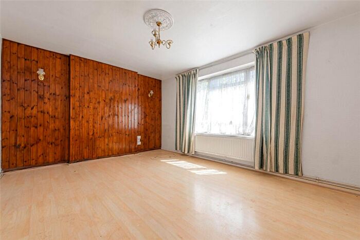 3 Bedroom Duplex For Sale In Biggerstaff Street, Finsbury Park, London, N4