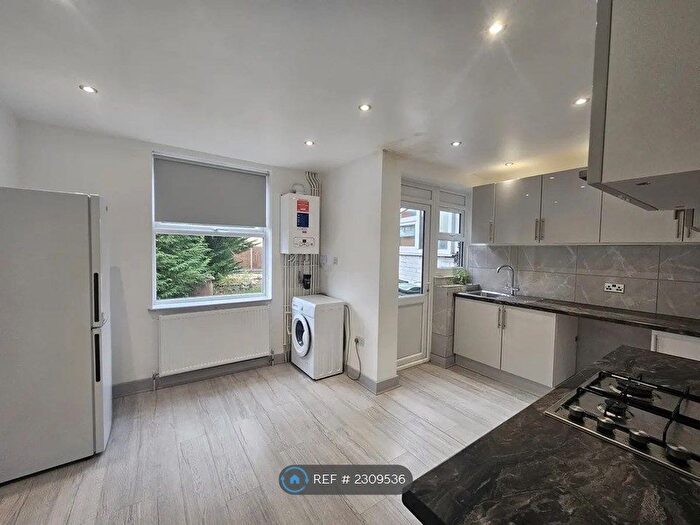 3 Bedroom Detached House To Rent In Limbury Road, Luton, LU3