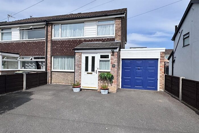 3 Bedroom Semi-Detached House For Sale In Frith View, Chapel-En-Le-Frith, High Peak, SK23