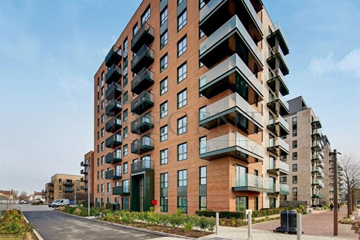2 Bedroom Flat To Rent In Sibley House, Cedrus Avenue Southall, UB1
